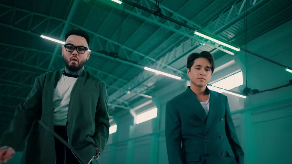 URBOYTJ X ALEX RENDELL (Brands ซุปไก่สกัด)- ไปด้วยกัน